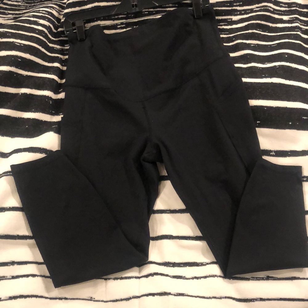 3/$25 Gap Fit Maternity Blackout Technology 7/8 Leggings Side Pockets